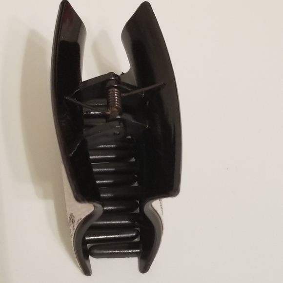 3/$25♥️ Hair large Faux Leather Claw Clip New - Picture 2 of 5